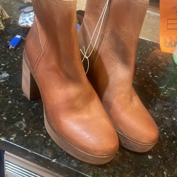 Lucky Brand Leather aiding Platform Leather Boots! 11