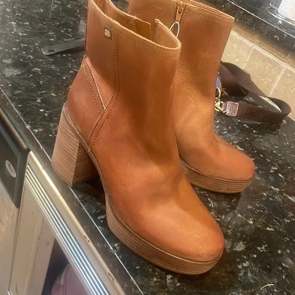 Lucky Brand Leather aiding Platform Leather Boots! 11