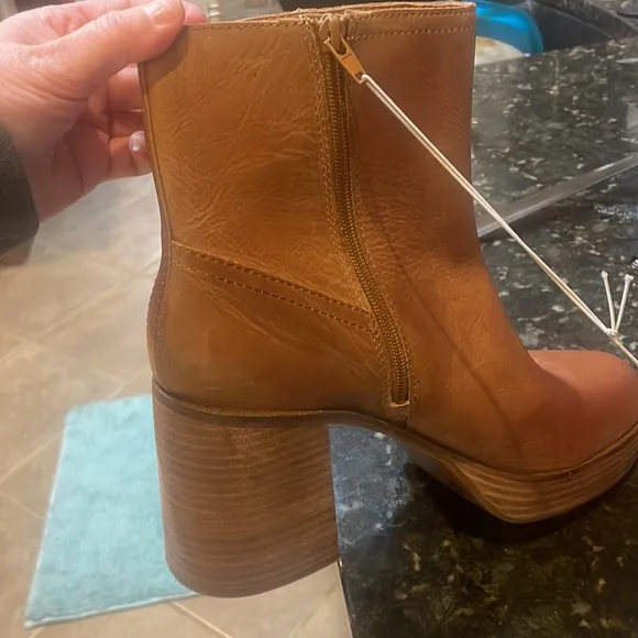 Lucky Brand Leather aiding Platform Leather Boots! 11