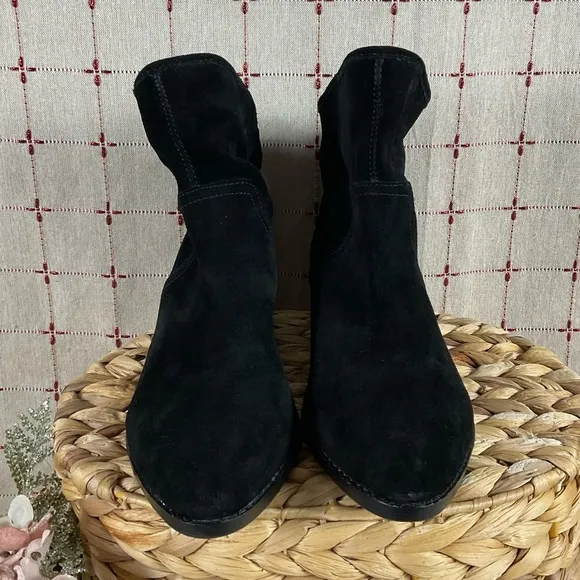 Lucky Brand “Lollin” Black Oiled Suede Ankle Boots Slouchy Bootie Size 6.5 New