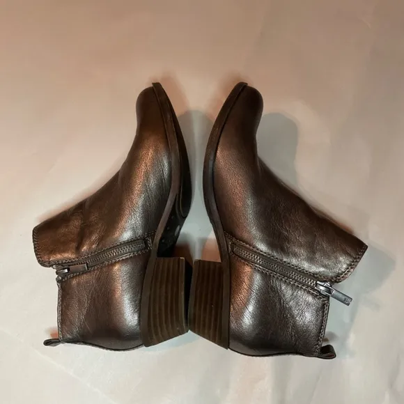 Lucky Brand silver gray leather bootie