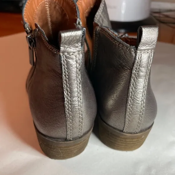 Lucky Brand silver gray leather bootie