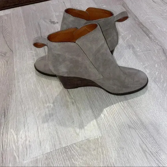 LUCKY BRAND SUEDE WOMENS SZ 9 boots
