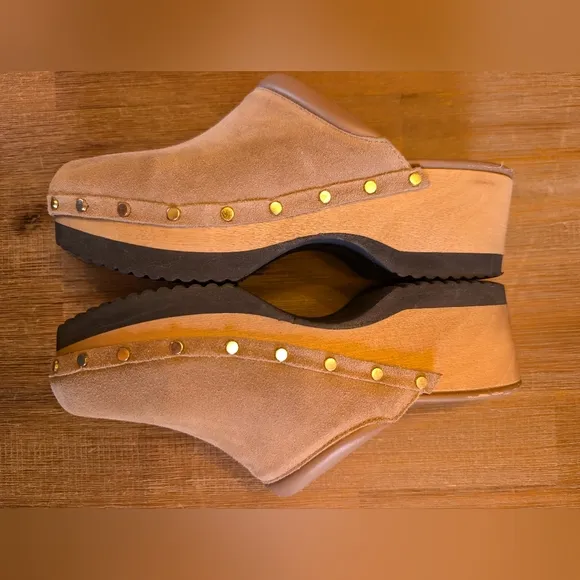 M. GEMI Leather Suede Platform Slip On Clog in Biscuit, size 8