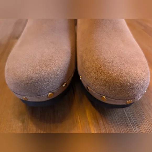 M. GEMI Leather Suede Platform Slip On Clog in Biscuit, size 8