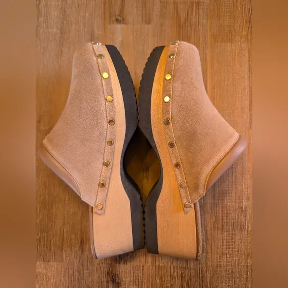 M. GEMI Leather Suede Platform Slip On Clog in Biscuit, size 8