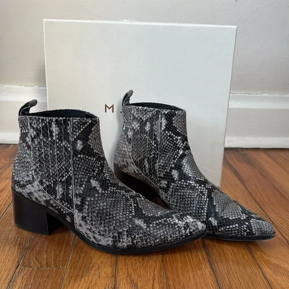 M Gemi The Natura Gray Snakeskin printed leather 39