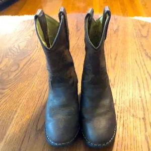 Masterson Boot Co. brown leather pull on boots in EUC.  Perfect to wear @ Rodeo