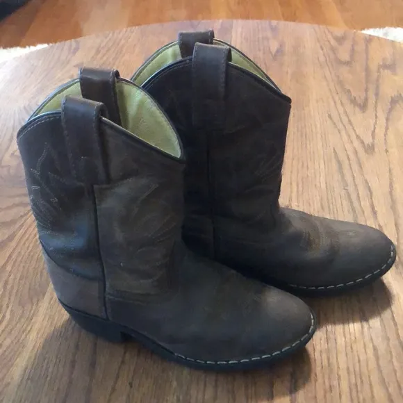 Masterson Boot Co. brown leather pull on boots in EUC.  Perfect to wear @ Rodeo