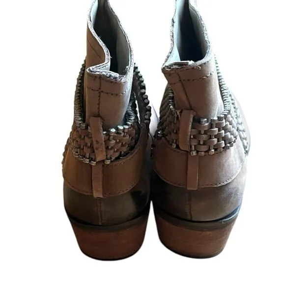 Matisse Leather Brown Cowgirl Western Ankle Booties Bullet Like Band Around Ankl