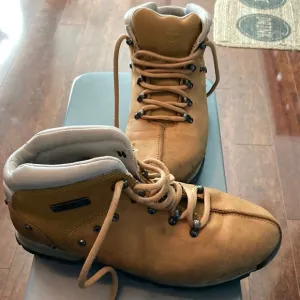 Mens 10M Timberland boots