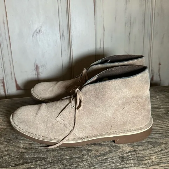 Mens Clarks Originals Signature Suede Desert Chukka Casual Boot in Sand US 11