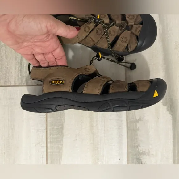 Men’s Keen Newport Leather Sandals, size 13
