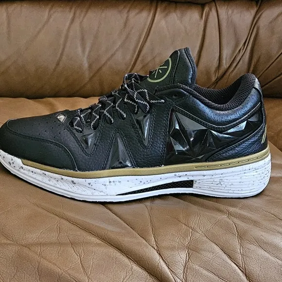 Men's Li-Ning Way Of The Wade Black and Gold Athletic Shoes Size 11.5 (EXCELLENT