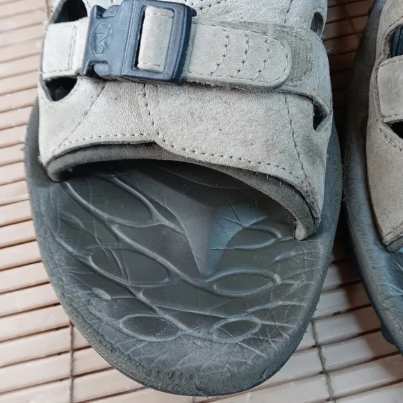 Merrell men's sz 12 brown leather Vlcrow hook &amp; loop close hiking sandals. 39pm