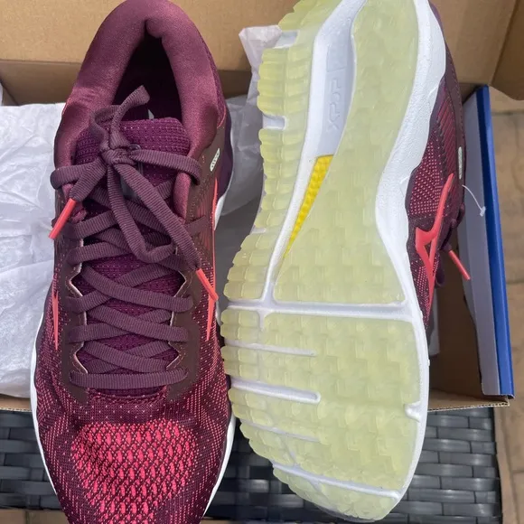 Mizuno Wave Horizon Running Shoes