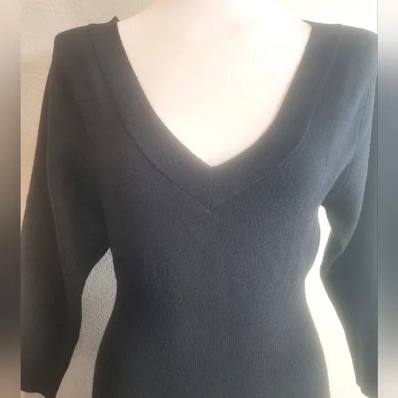 MODERN CITIZEN BREA OFF-SHOULDER V-NECK LONG SLEEVE MIDI SWEATER DRESS S…