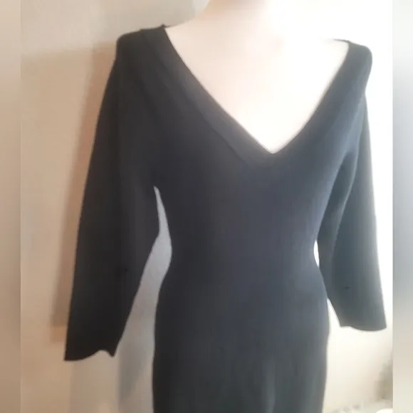 MODERN CITIZEN BREA OFF-SHOULDER V-NECK LONG SLEEVE MIDI SWEATER DRESS S…