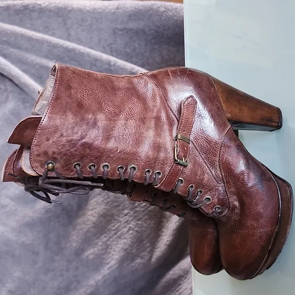 MOMA Leather Boots