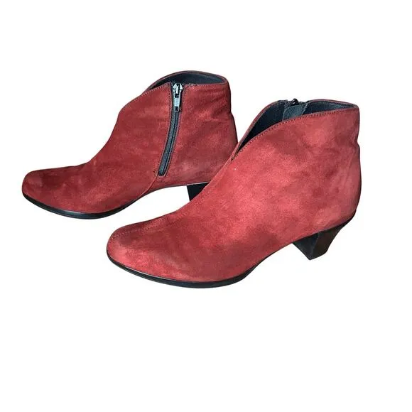 Munro American  Red Suede Robyn Ankle Boots Booties Size 7.5 Wide