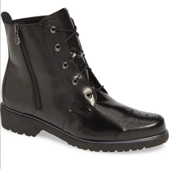 Munro  leather upper/ lining lightweight ankle  Booties size 7 in brown, new
