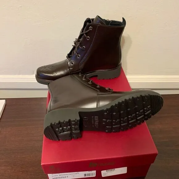 Munro  leather upper/ lining lightweight ankle  Booties size 7 in brown, new