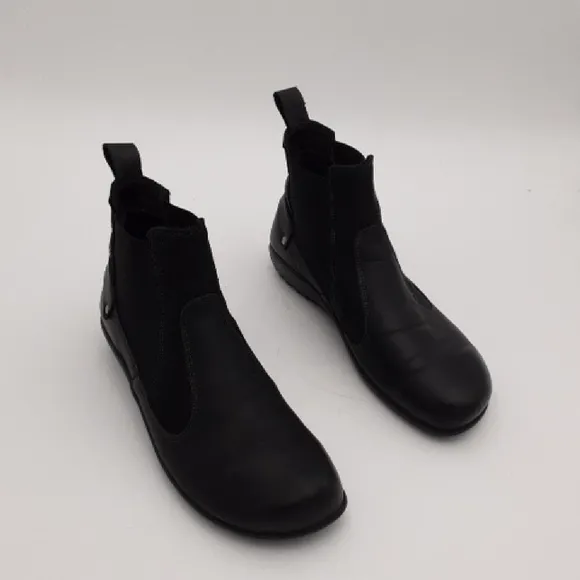 Naot Konini Leather Black Ankle Bootie 39 Pull On Casual Office Y2k Comfort