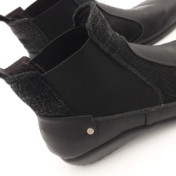 Naot Konini Leather Black Ankle Bootie 39 Pull On Casual Office Y2k Comfort