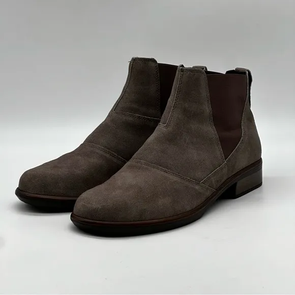Naot Ruzgar Leather Ankle Chelsea Boots. Size 11