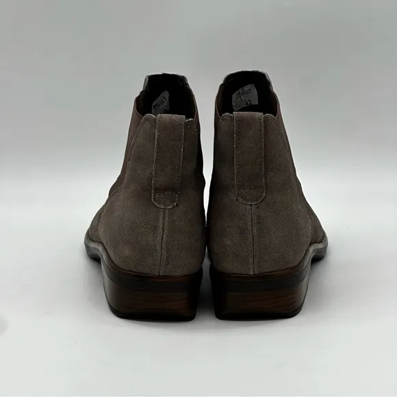 Naot Ruzgar Leather Ankle Chelsea Boots. Size 11
