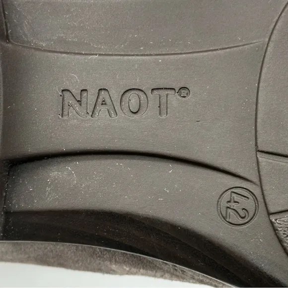 Naot Ruzgar Leather Ankle Chelsea Boots. Size 11