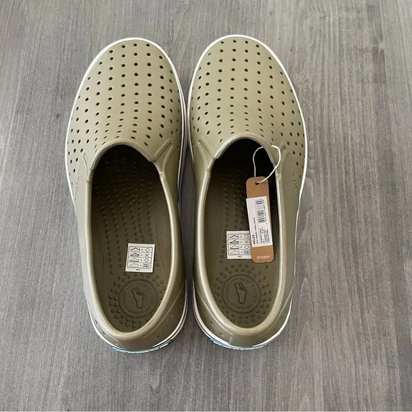 Native Miles slip on shoes green size 8 men 10 women NWT