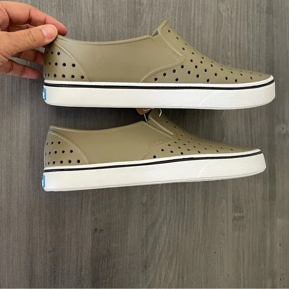 Native Miles slip on shoes green size 8 men 10 women NWT
