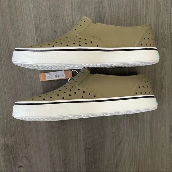Native Miles slip on shoes green size 8 men 10 women NWT