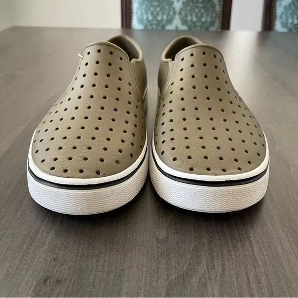 Native Miles slip on shoes green size 8 men 10 women NWT