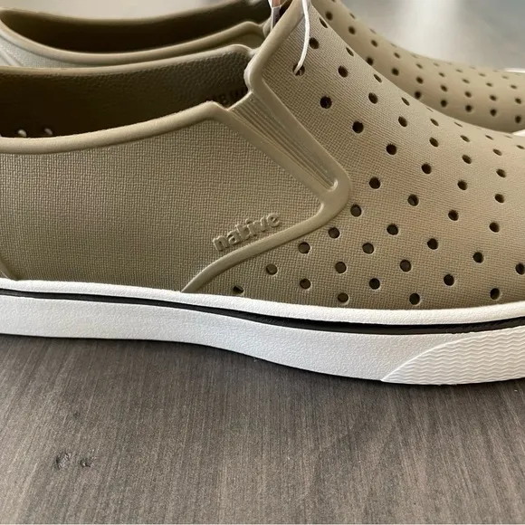 Native Miles slip on shoes green size 8 men 10 women NWT