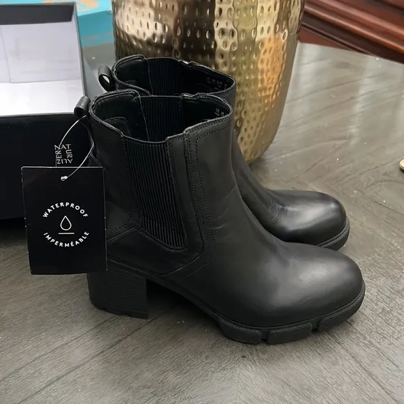 NATURALIZER MINDY WATERPROOF BOOTIE