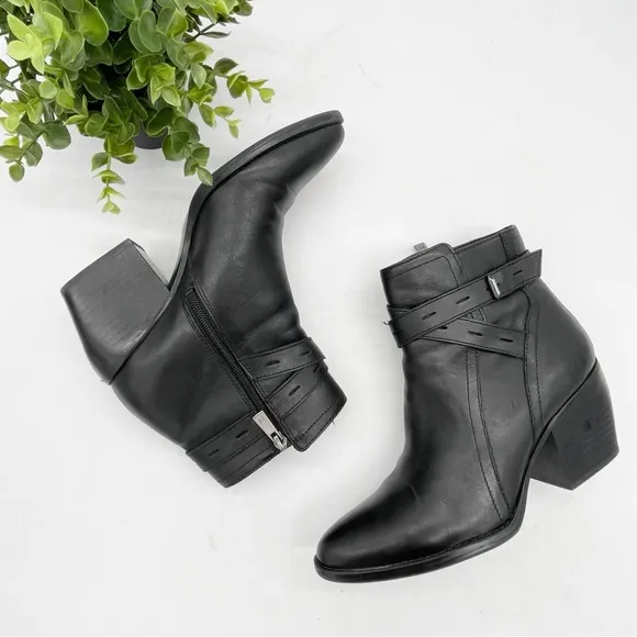 Naturalizer Womens Fenya Black Leather Ankle Boots Size 8.5 Strap Detail