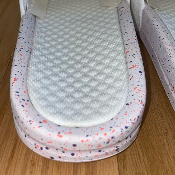 NEW APL men's big logo techloom slide in white/impulse red/blue haze