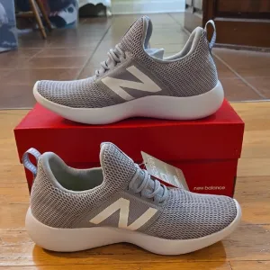 New Balance Mens Size 9.5D Medium RCVRY v2