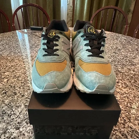 New Balance Men's Suede Sneakers - Green and Gray