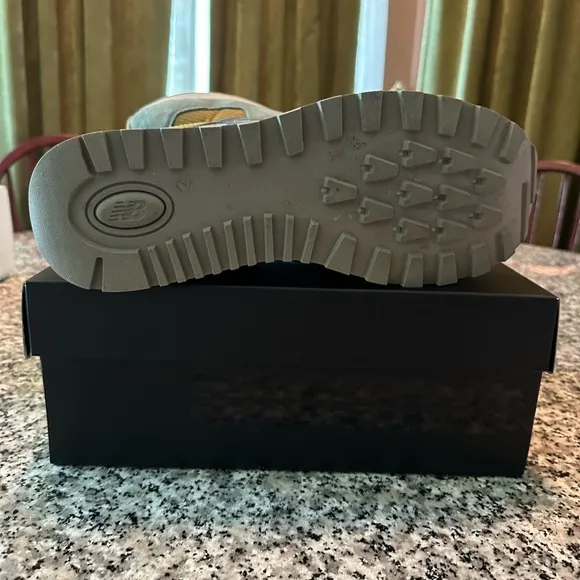 New Balance Men's Suede Sneakers - Green and Gray