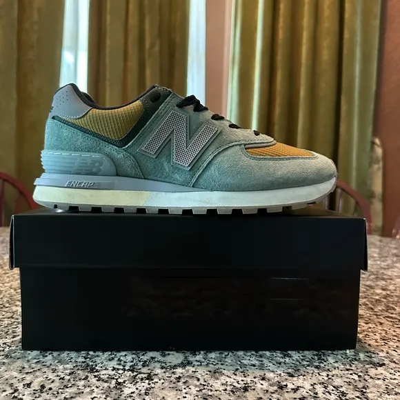 New Balance Men's Suede Sneakers - Green and Gray