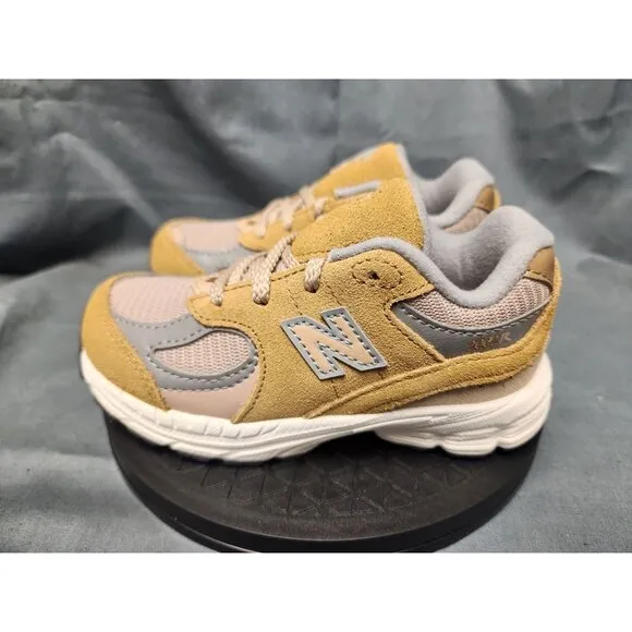 New Balance Toddlers 2002 Sneakers IC2002CE Lace Up Beige Size 8 NEW IN BOX!