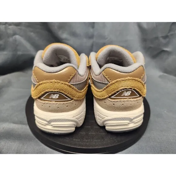 New Balance Toddlers 2002 Sneakers IC2002CE Lace Up Beige Size 8 NEW IN BOX!
