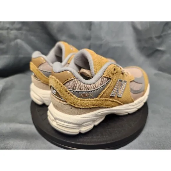 New Balance Toddlers 2002 Sneakers IC2002CE Lace Up Beige Size 8 NEW IN BOX!