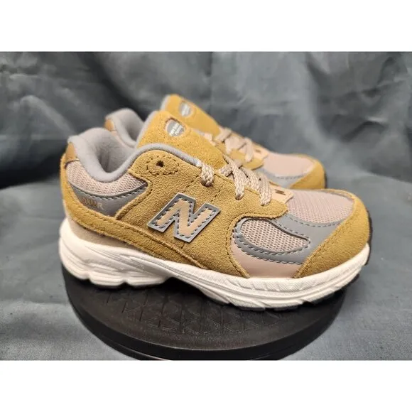 New Balance Toddlers 2002 Sneakers IC2002CE Lace Up Beige Size 8 NEW IN BOX!