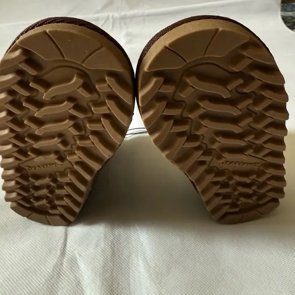 New Bearpaw kid Suede Boots