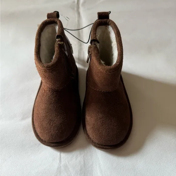 New Bearpaw kid Suede Boots
