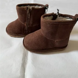 New Bearpaw kid Suede Boots